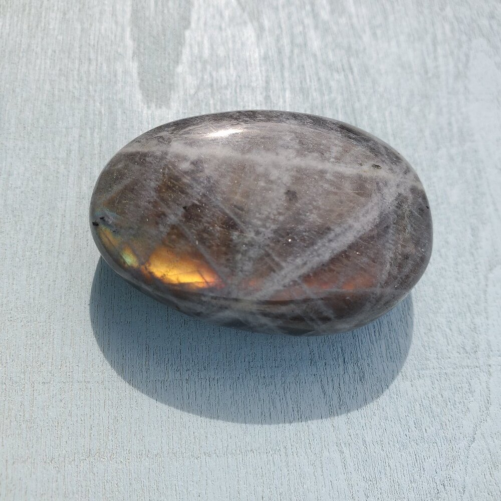 Labradorite Mini Palm Stone Copper Flash (L113)
